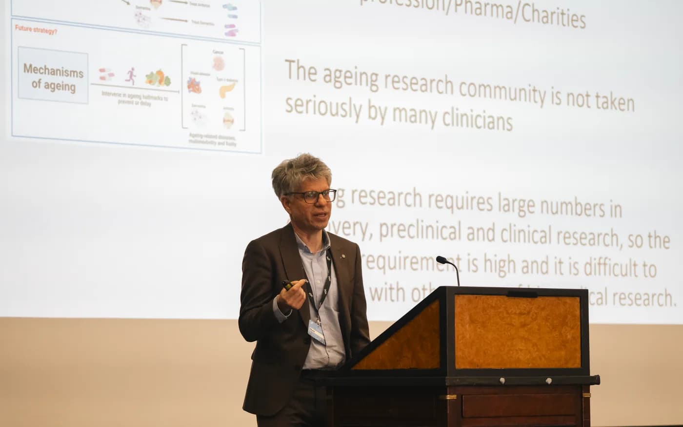 David Weinkove of the BSRA presenting research